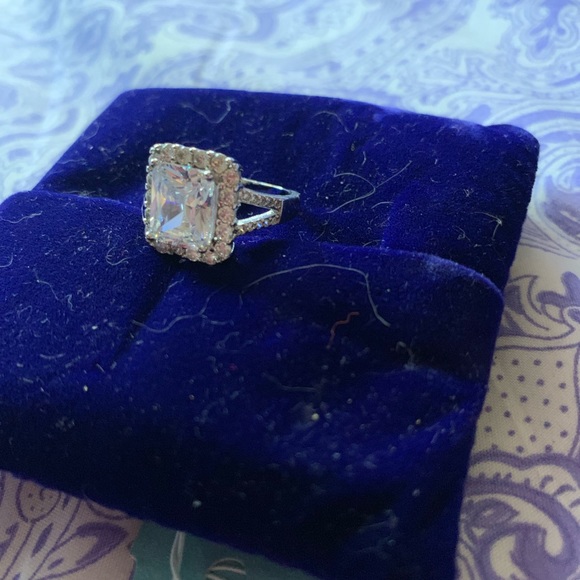 New White Sapphire 925 Sterling Silver Ring - Picture 4 of 5